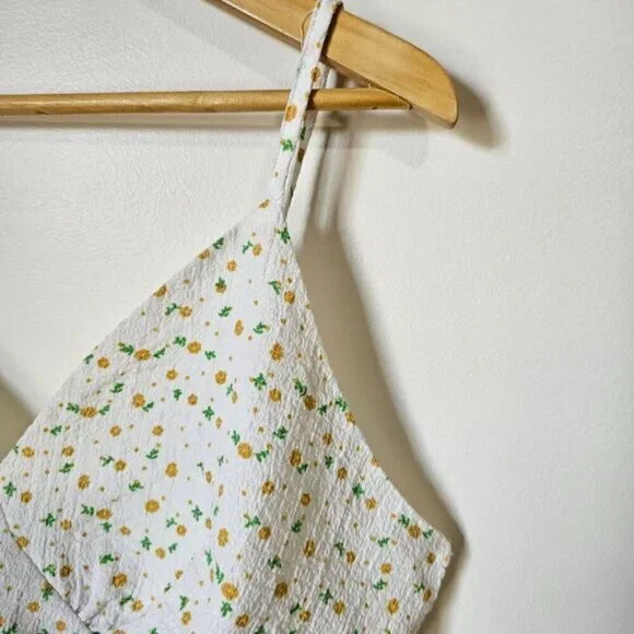 EUC LIKE NEW SHEIN DITSY FLORAL CROPPED BRALETTE TANK TOP SIZE LARGE - Picture 2 of 10